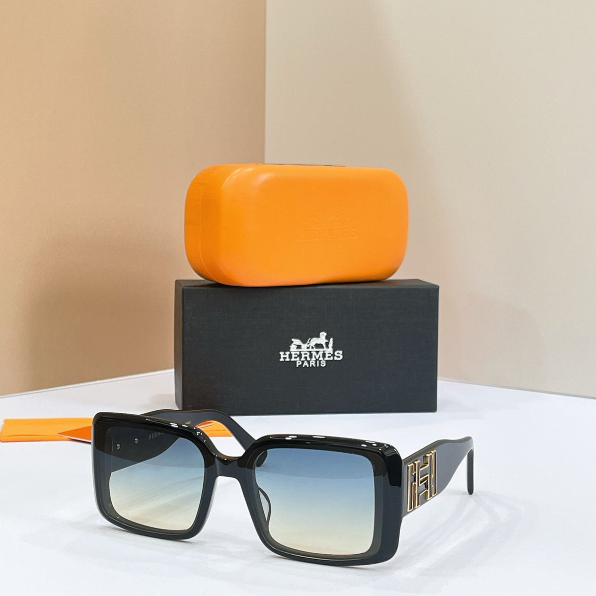Hermes 9713 Sunglasses product image 5, provided for visual reference and product detail review