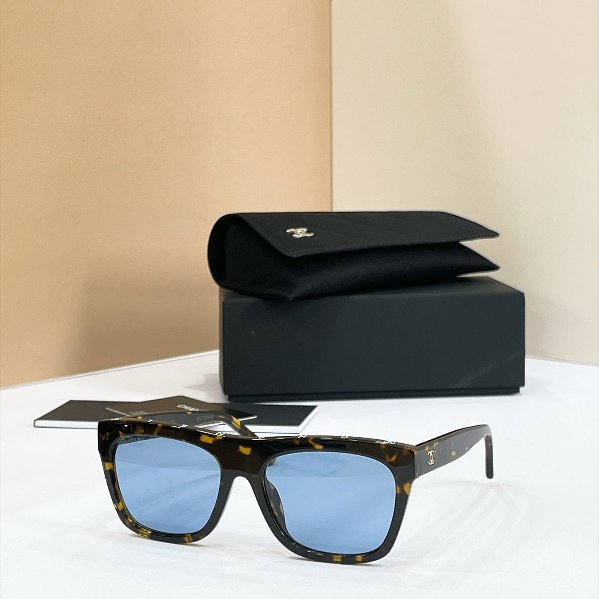 Chanel 5569 Sunglasses product image 1, provided for visual reference and product detail review
