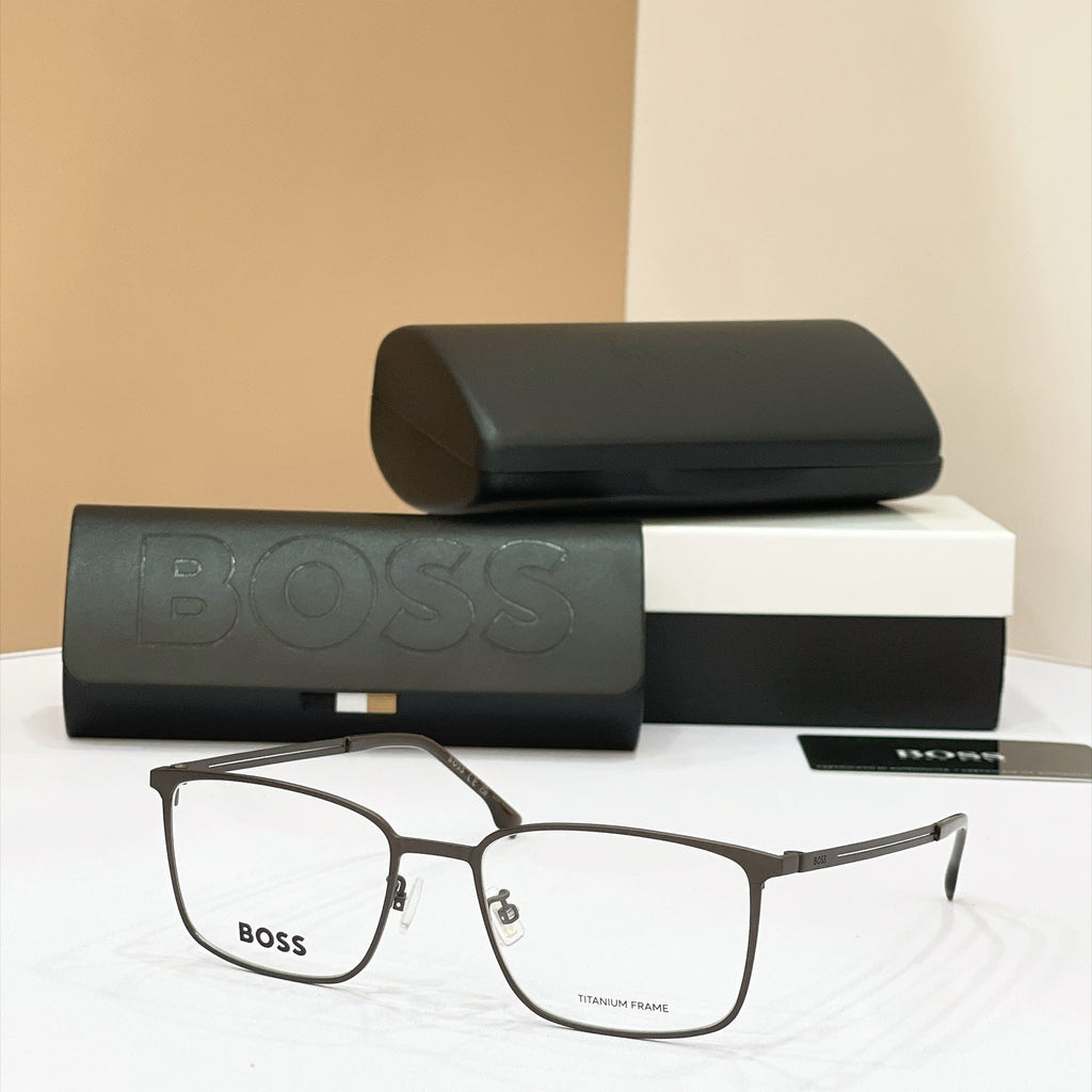 BOSS 1823 Sunglasses product image 1, provided for visual reference and product detail review