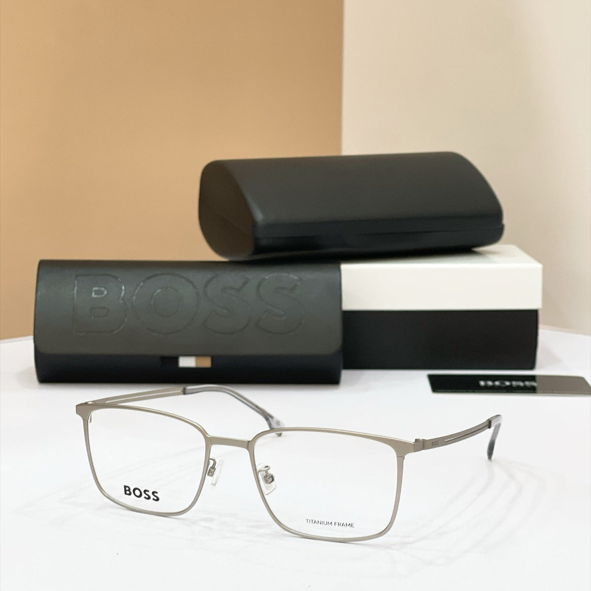 BOSS 1823 Sunglasses product image 2, provided for visual reference and product detail review