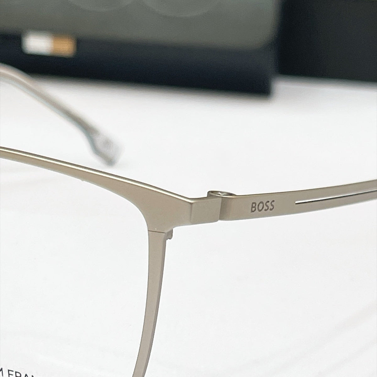 BOSS 1823 Sunglasses product image 5, provided for visual reference and product detail review