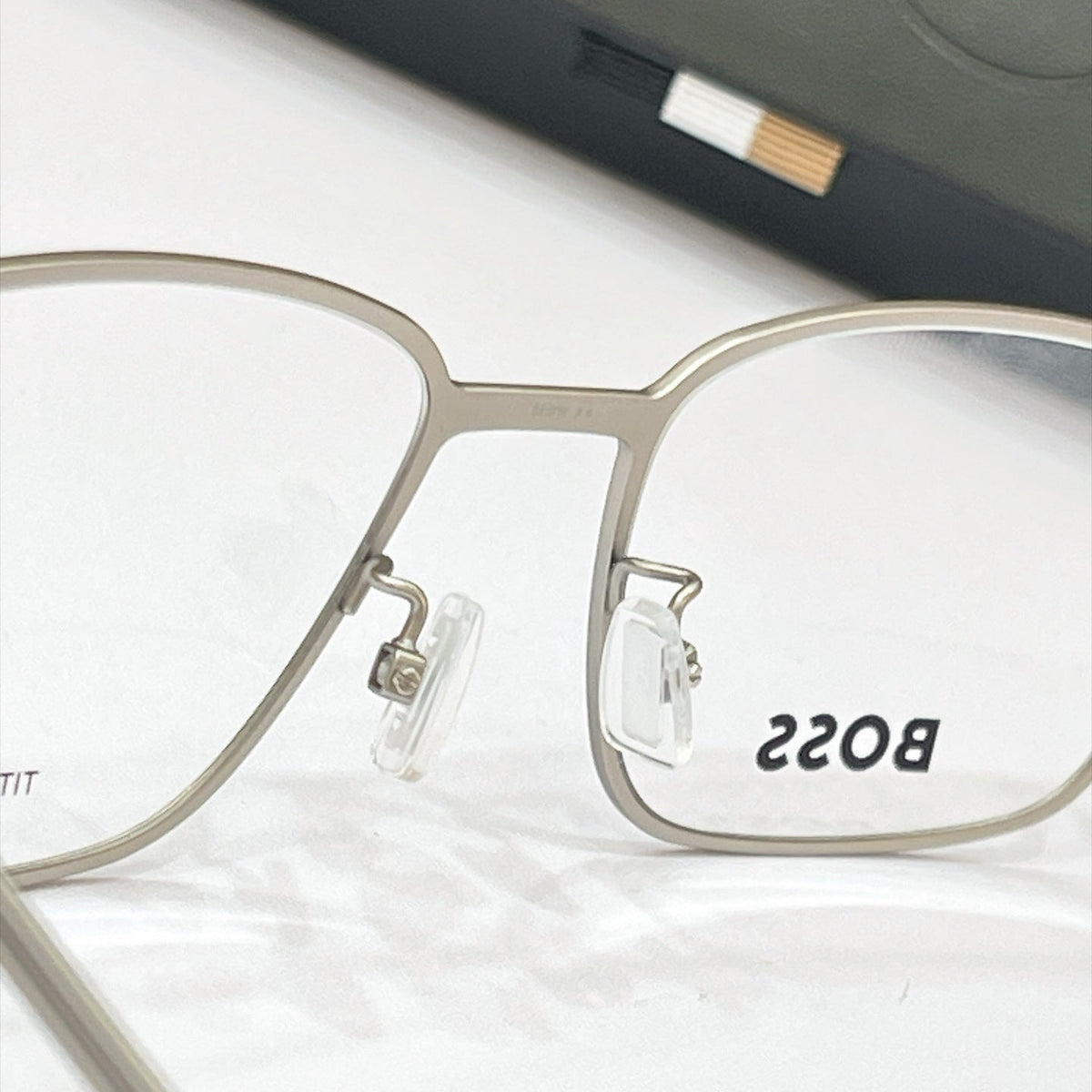 BOSS 1823 Sunglasses product image 6, provided for visual reference and product detail review