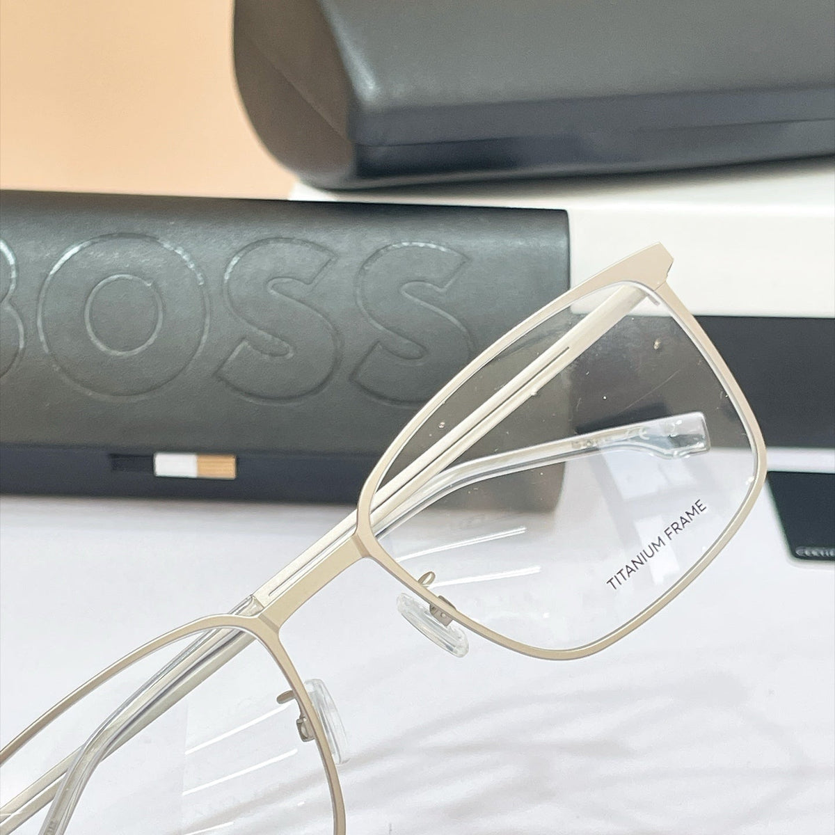 BOSS 1823 Sunglasses product image 7, provided for visual reference and product detail review