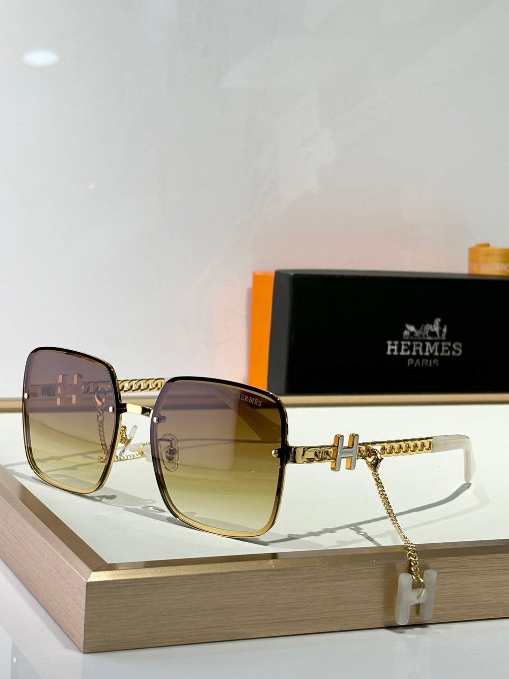 Hermes 9196 Sunglasses product image 1, provided for visual reference and product detail review