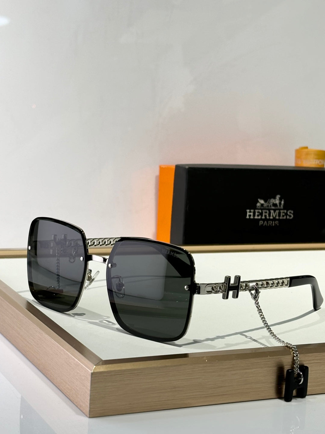 Hermes 9196 Sunglasses product image 2, provided for visual reference and product detail review