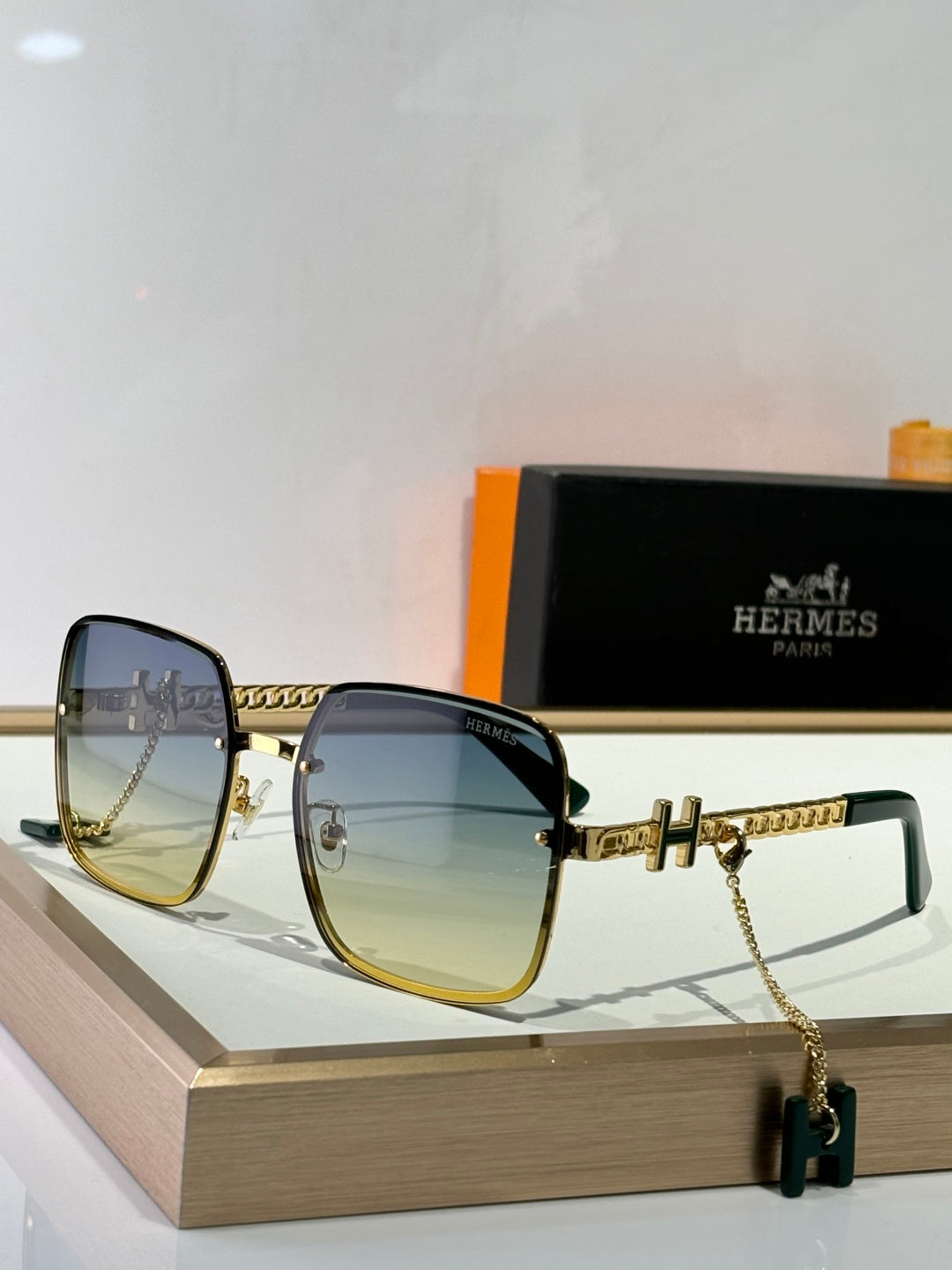 Hermes 9196 Sunglasses product image 3, provided for visual reference and product detail review