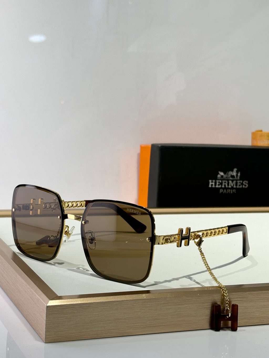 Hermes 9196 Sunglasses product image 4, provided for visual reference and product detail review