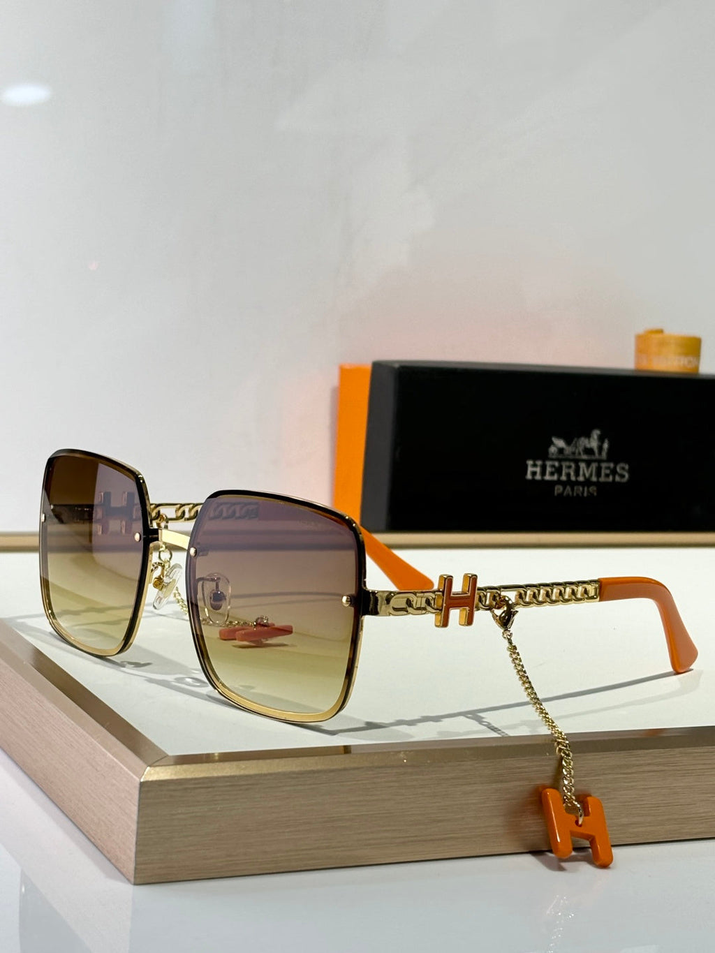 Hermes 9196 Sunglasses product image 5, provided for visual reference and product detail review