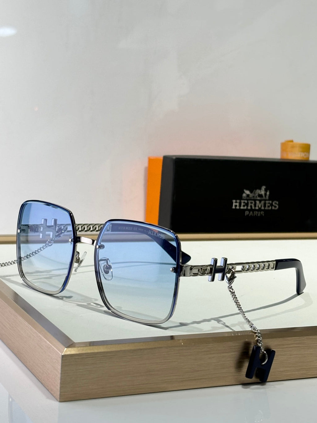 Hermes 9196 Sunglasses product image 6, provided for visual reference and product detail review