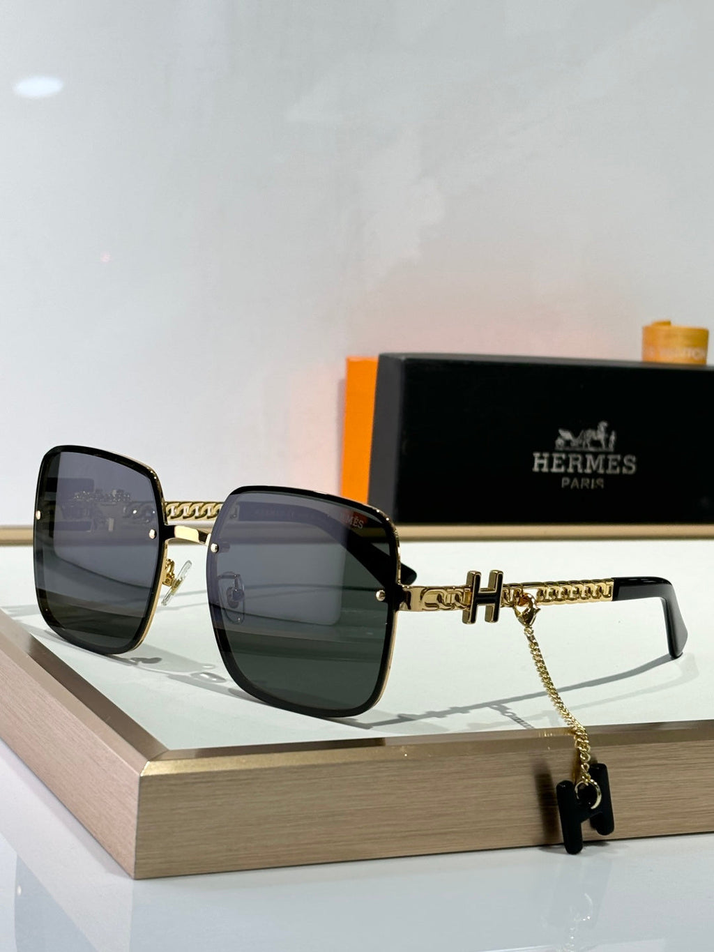Hermes 9196 Sunglasses product image 7, provided for visual reference and product detail review
