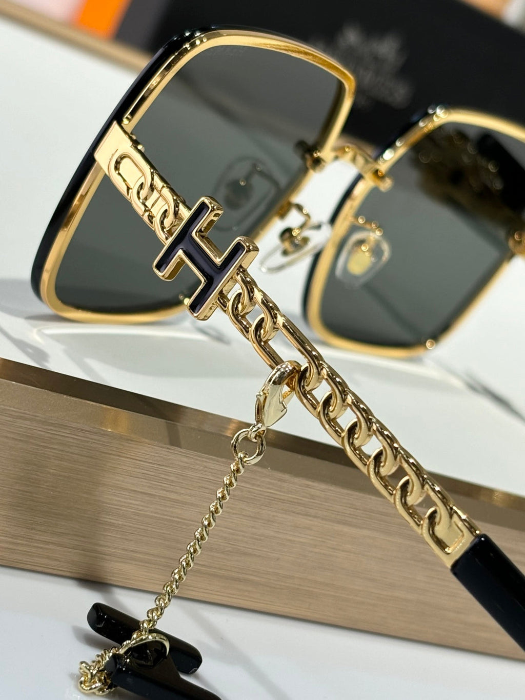 Hermes 9196 Sunglasses product image 8, provided for visual reference and product detail review
