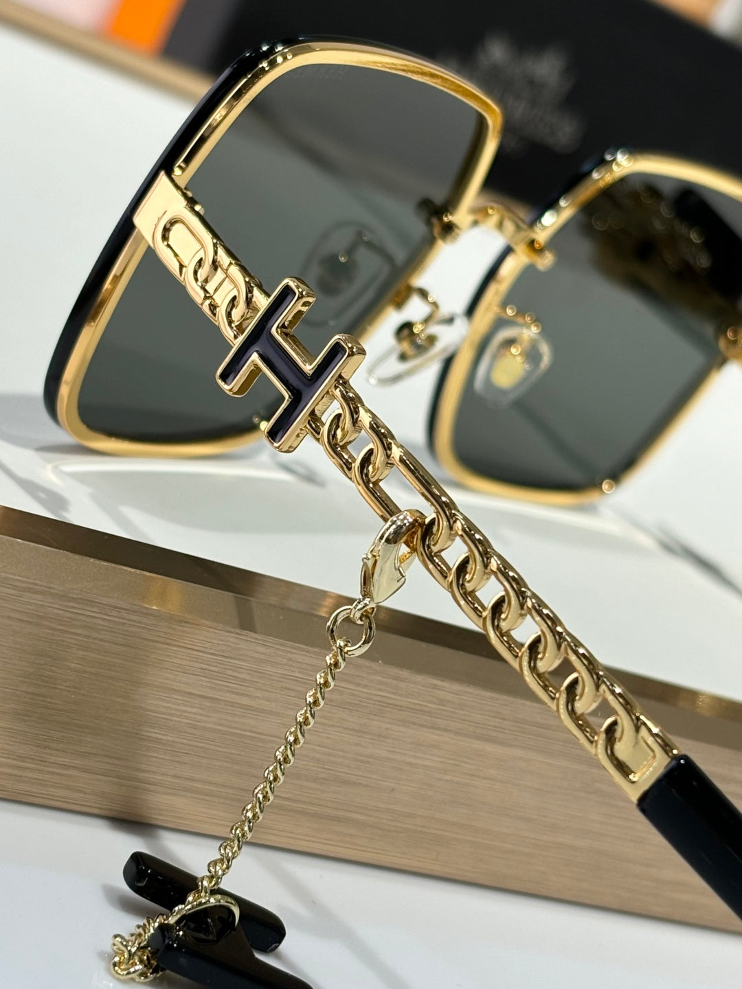 Hermes 9196 Sunglasses product image 8, provided for visual reference and product detail review