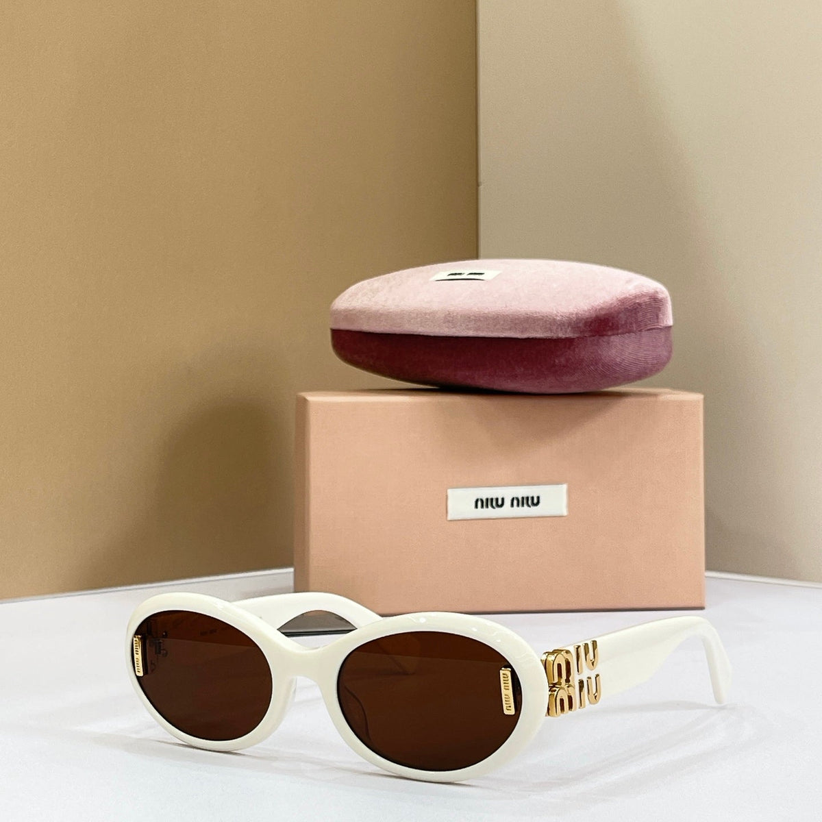 Miu Miu MU 158AV Sunglasses product image 4, provided for visual reference and product detail review