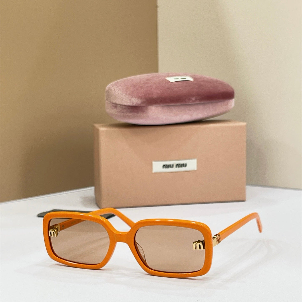Miu Miu MU 155AV Sunglasses product image 1, provided for visual reference and product detail review
