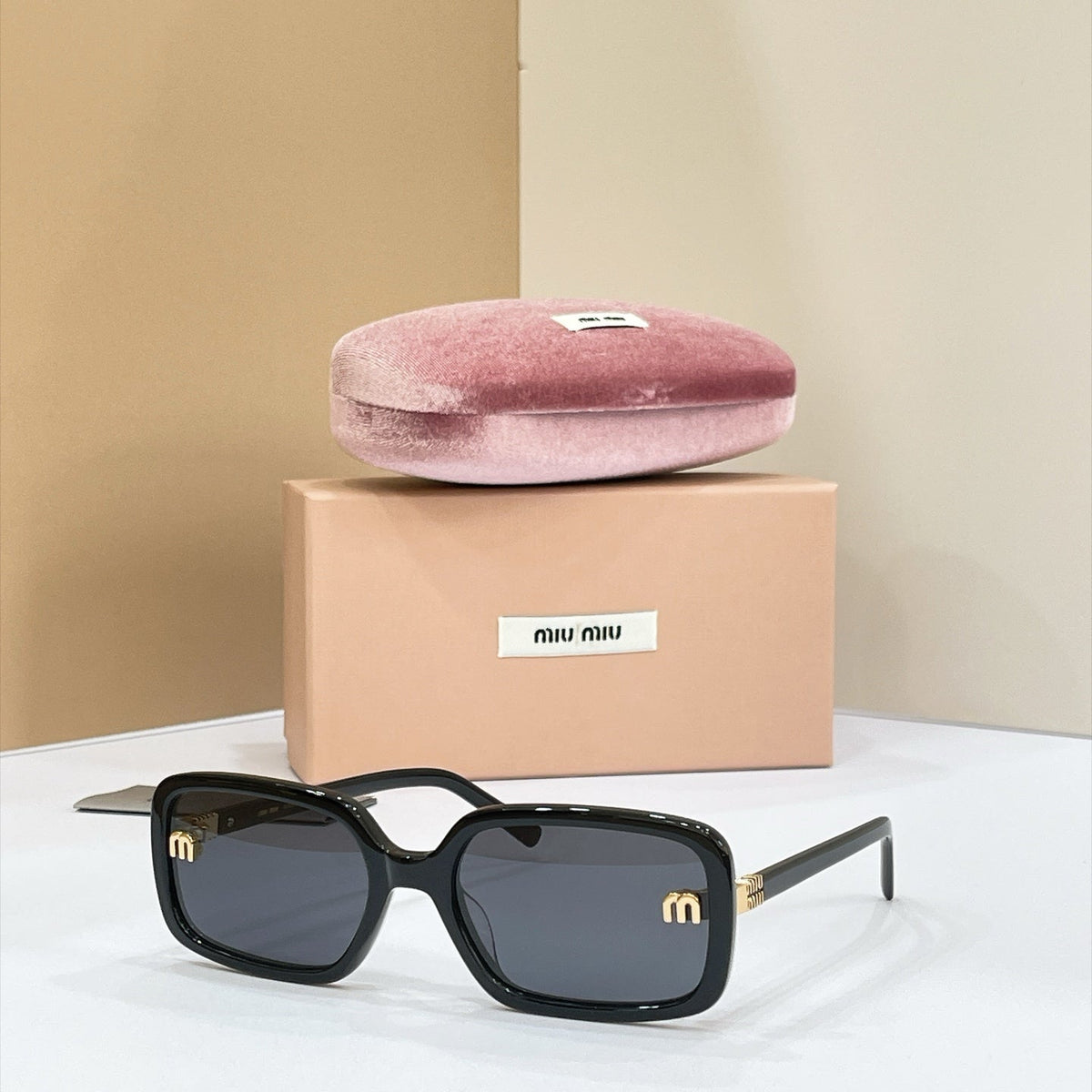Miu Miu MU 155AV Sunglasses product image 3, provided for visual reference and product detail review