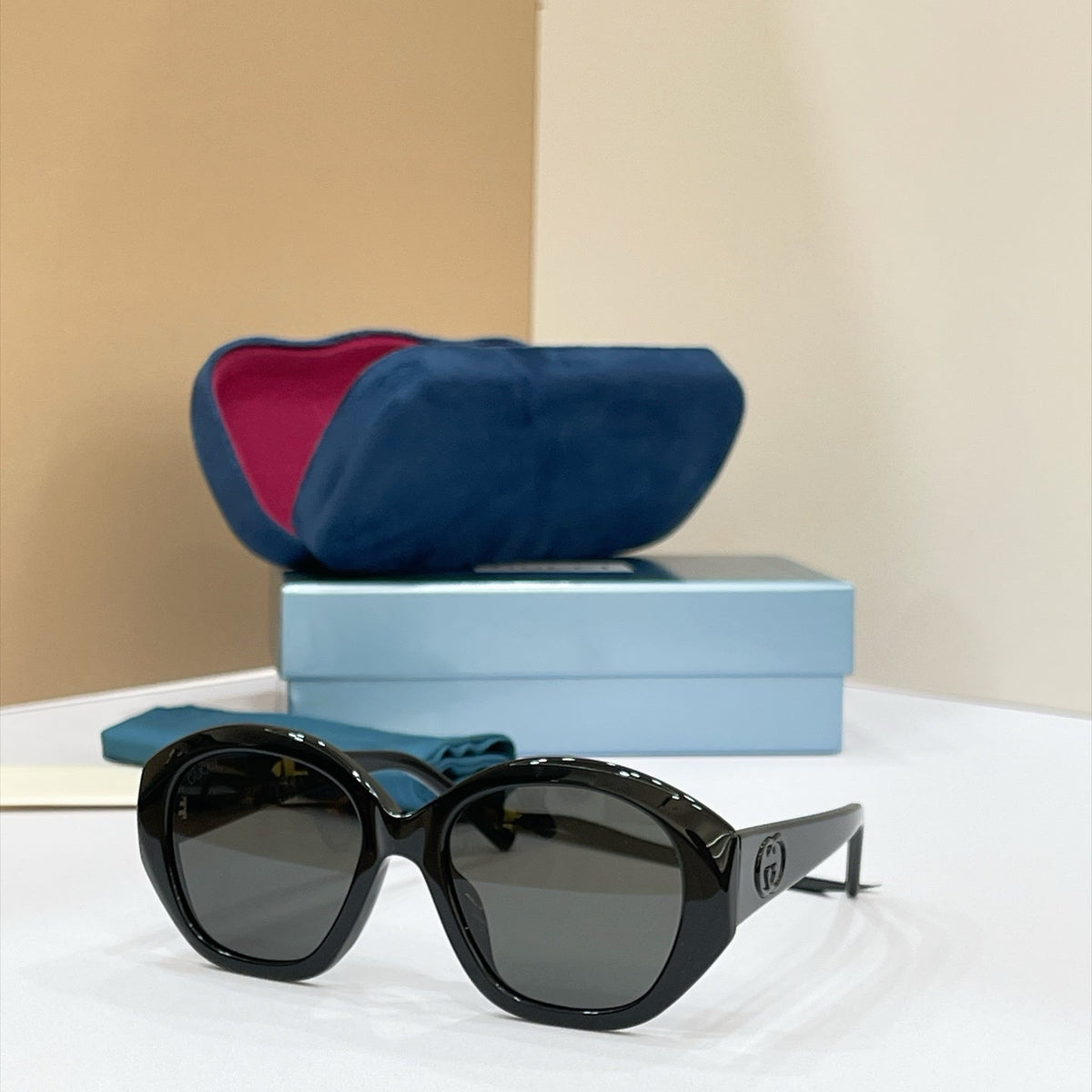 Gucci GG2200S Sunglasses product image 2, provided for visual reference and product detail review
