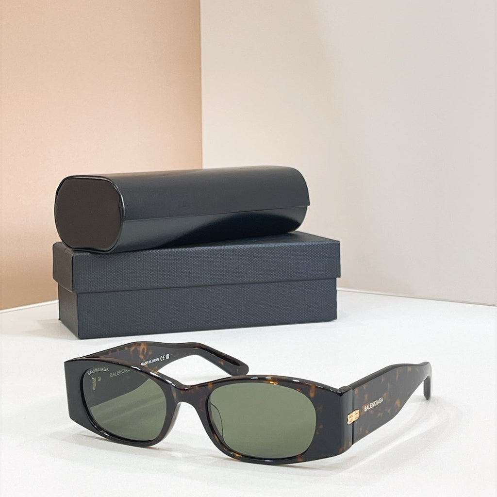 Balenciaga BB7158S Sunglasses product image 1, provided for visual reference and product detail review