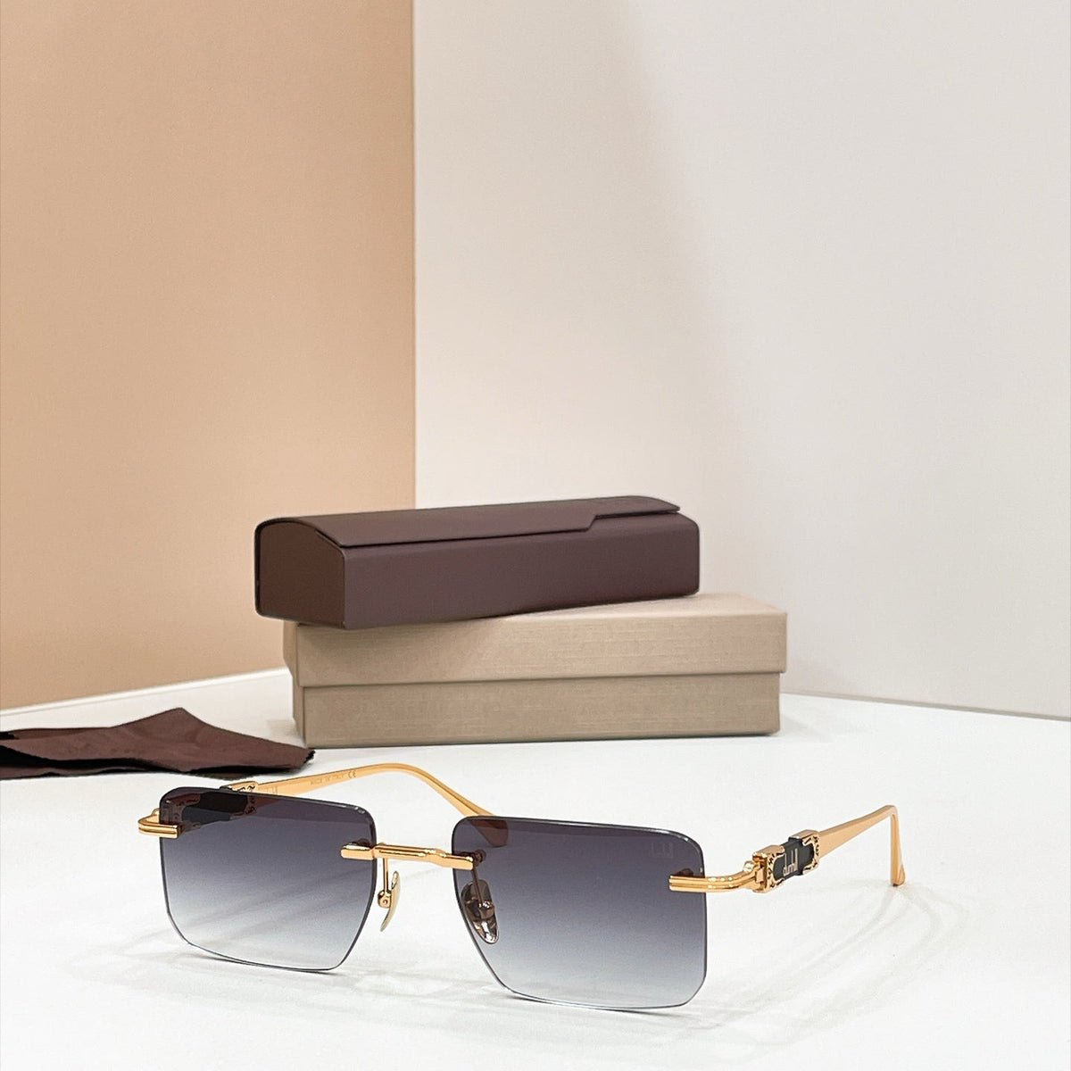 Dunhill DU02259 Sunglasses product image 5, provided for visual reference and product detail review