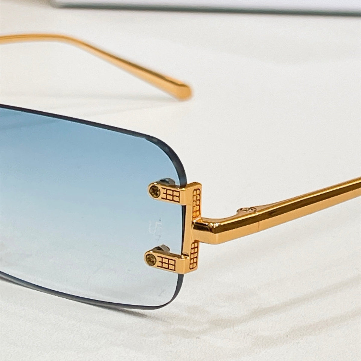 Linda Farrow LFL/1131 Sunglasses product image 14, provided for visual reference and product detail review
