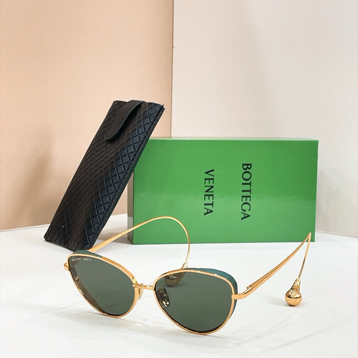 Bottega Veneta BV2035LA Sunglasses product image 2, provided for visual reference and product detail review