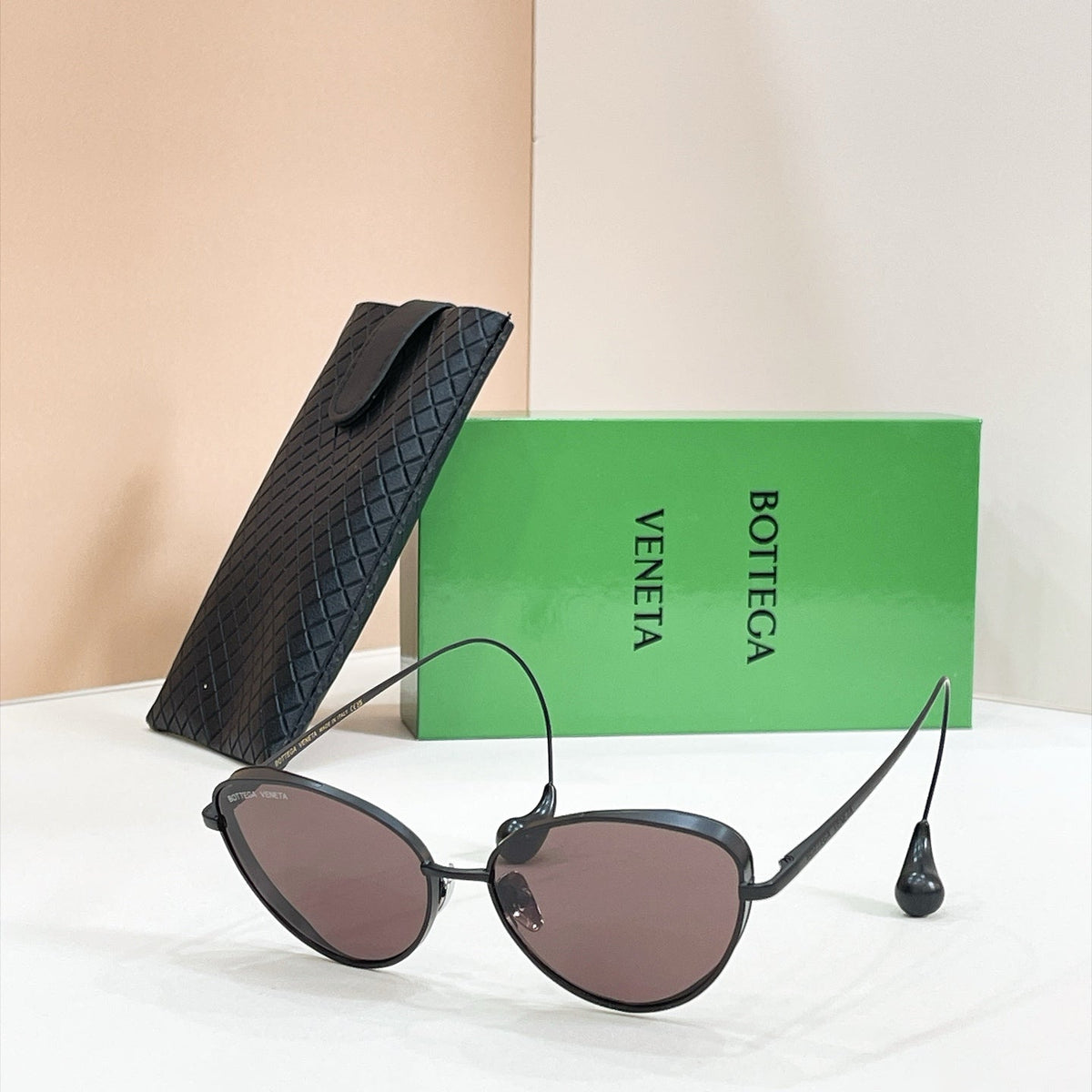 Bottega Veneta BV2035LA Sunglasses product image 4, provided for visual reference and product detail review