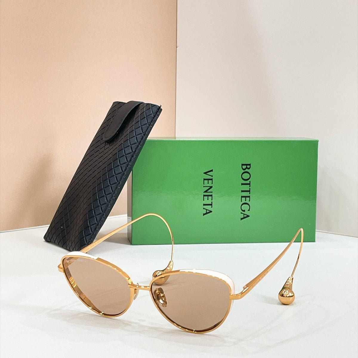 Bottega Veneta BV2035LA Sunglasses product image 6, provided for visual reference and product detail review
