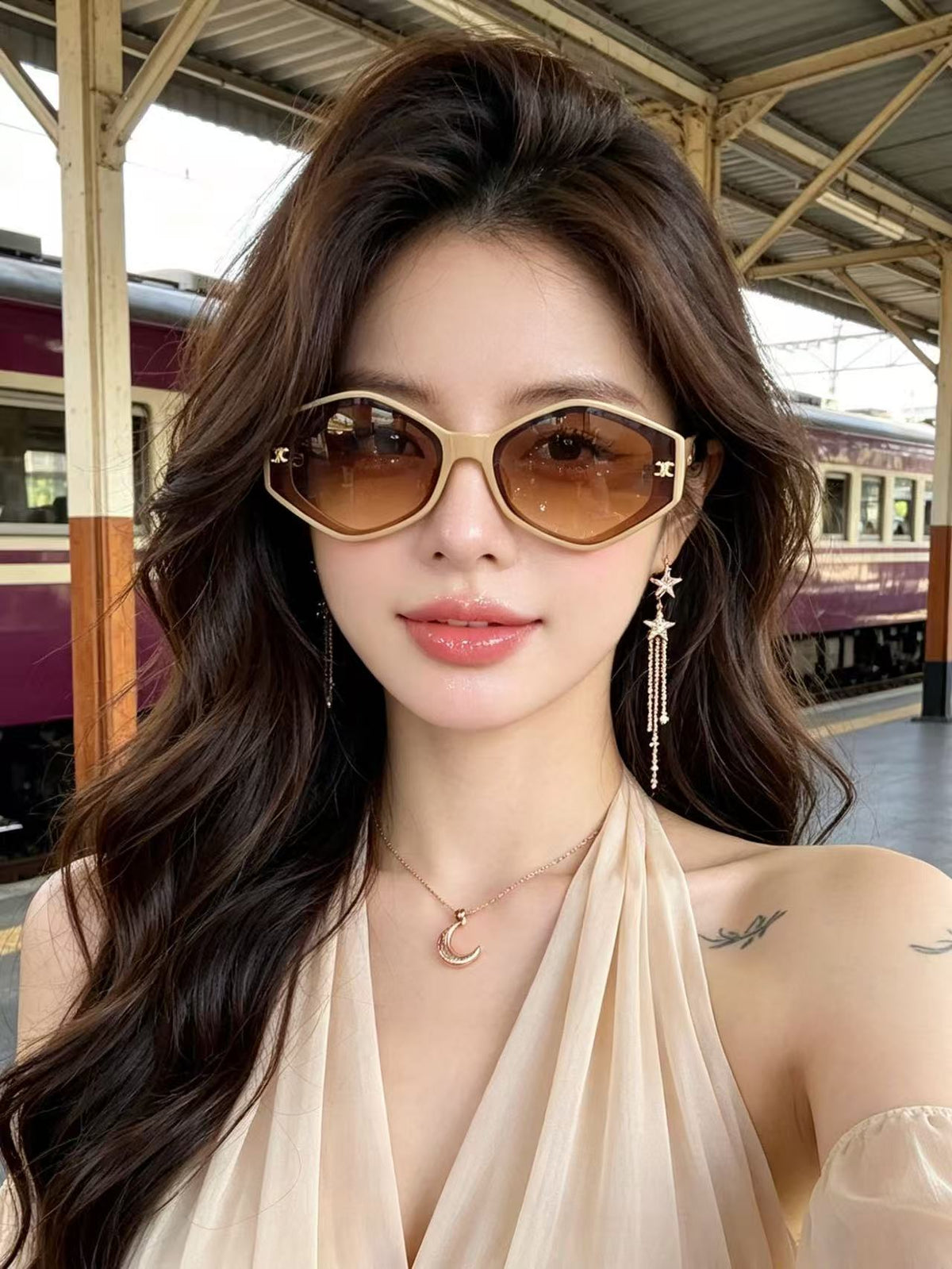 Celine CL40339F Sunglasses product image 16, provided for visual reference and product detail review
