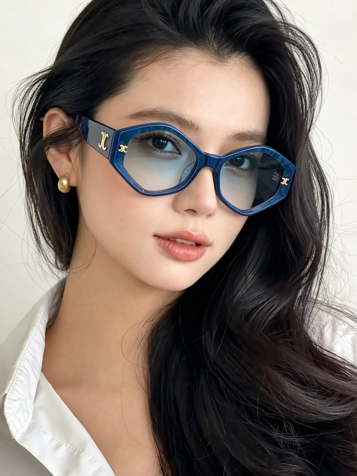 Celine CL40339F Sunglasses product image 17, provided for visual reference and product detail review