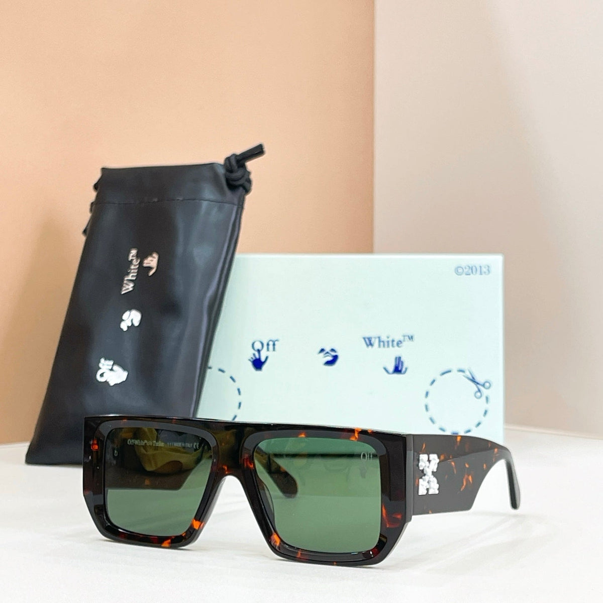 Off-White OERI013 Sunglasses product image 4, provided for visual reference and product detail review