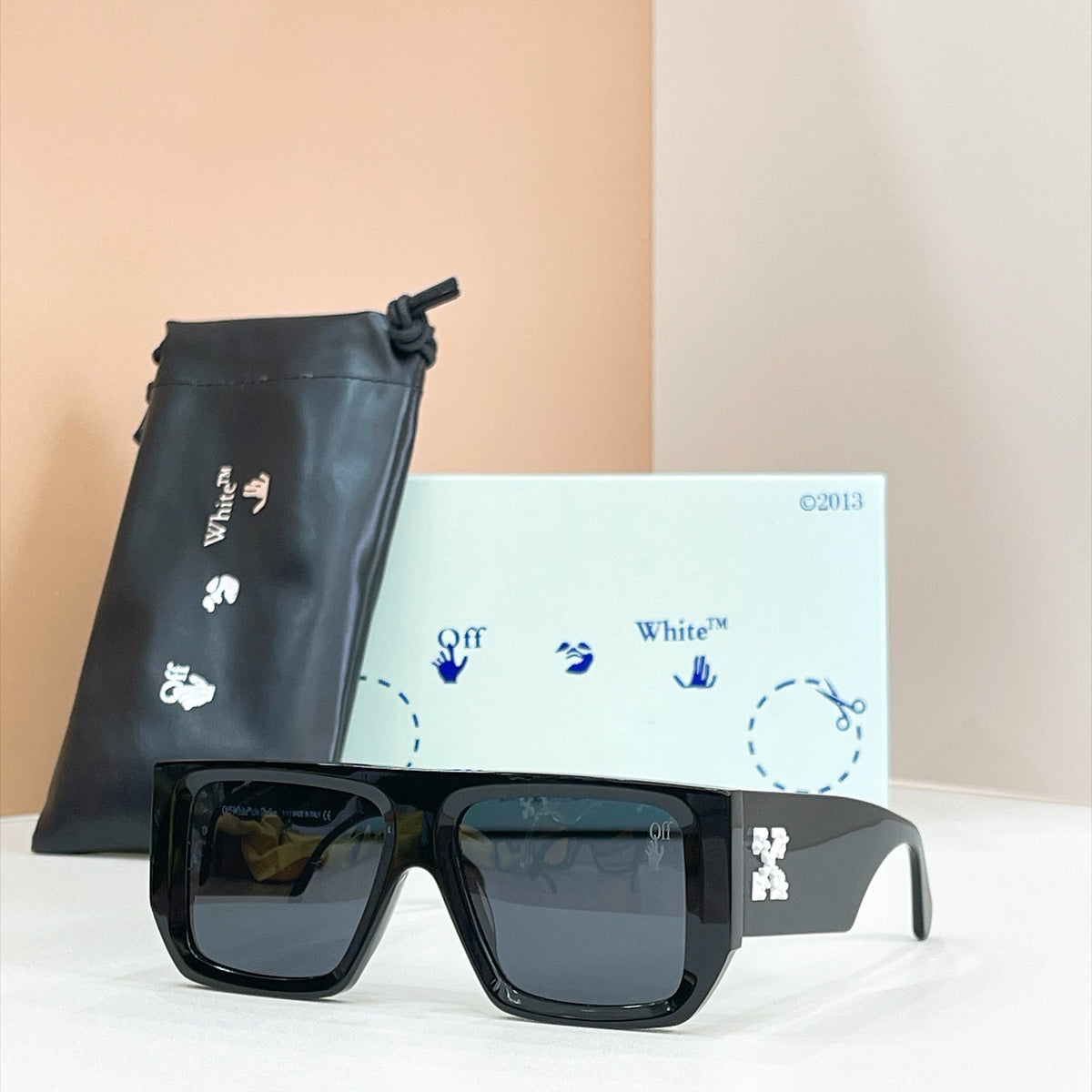 Off-White OERI013 Sunglasses product image 5, provided for visual reference and product detail review