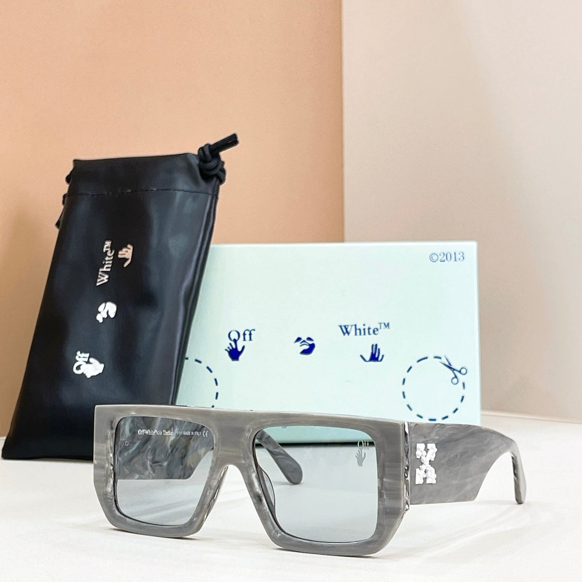 Off-White OERI013 Sunglasses product image 7, provided for visual reference and product detail review