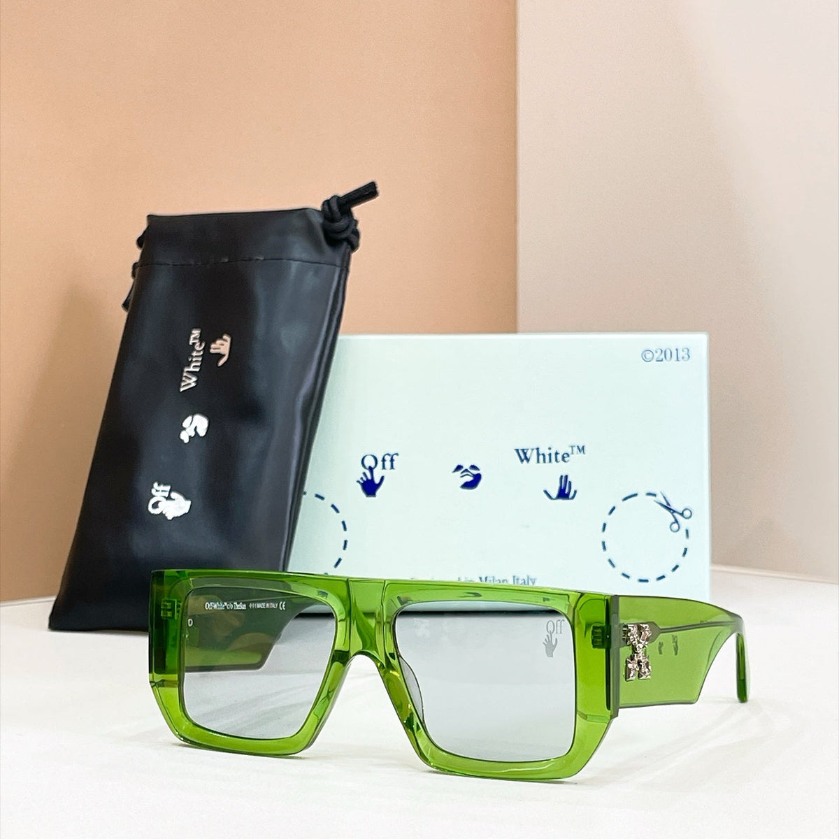 Off-White OERI013 Sunglasses product image 9, provided for visual reference and product detail review